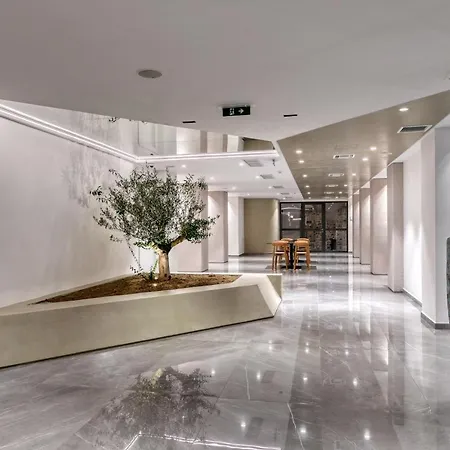 Hotel & 4*
