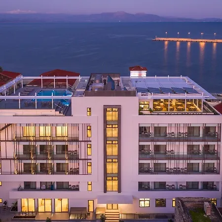 Hotel & 4*