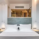 ホテル &