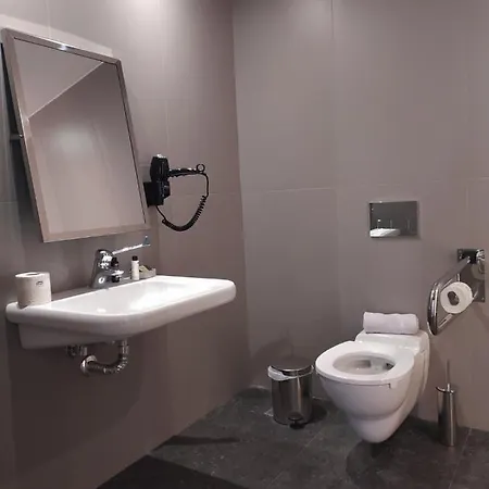 Hotel & 4*