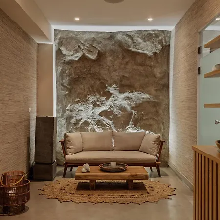 Hotel & 4*