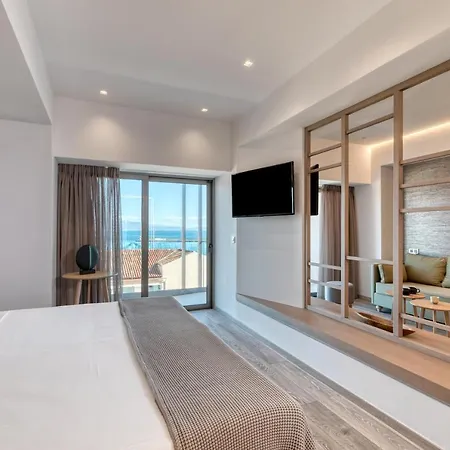 Hotel & 4*