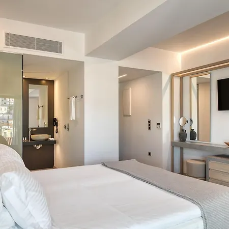 Hotel & 4*